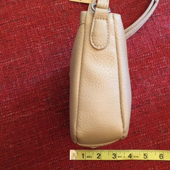 NWT adjustable crossbody handbag. Neutral beige color. - Picture 6 of 7